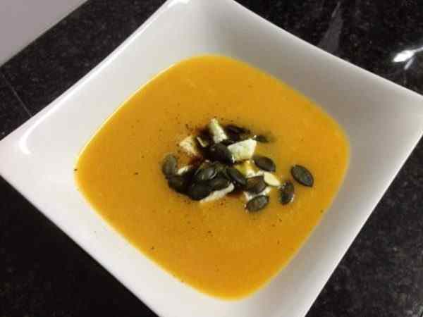 Kürbissuppe mit Schafskäse Kürbissuppe mit Schafskäse